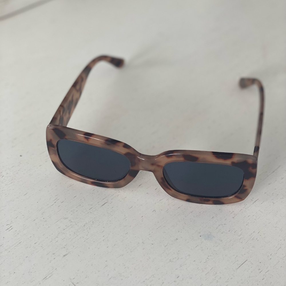 Classic turtle sunglasses